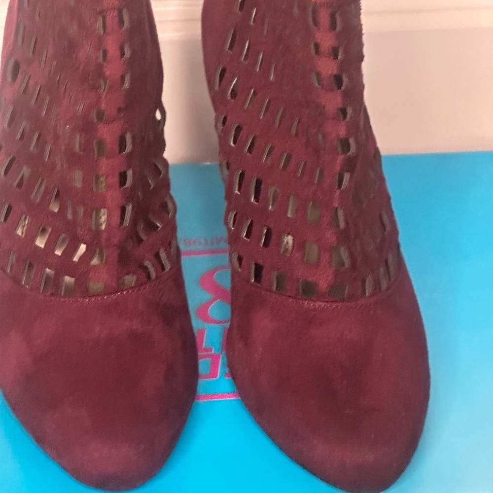 Ladies short heel